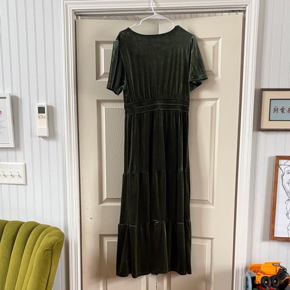Elegant Green Maxi Dress - Picture 2 of 2
